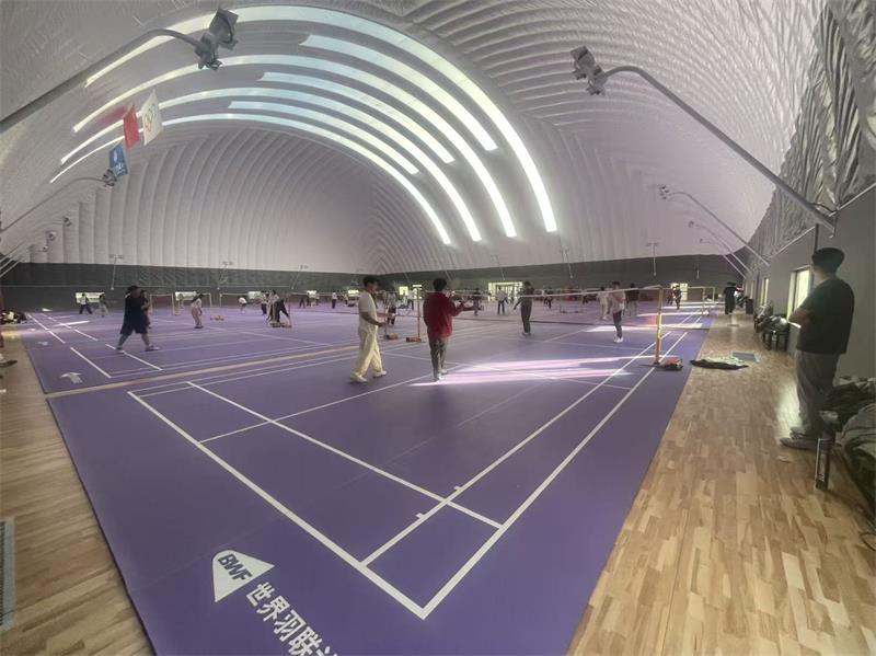 气膜羽毛球馆内部